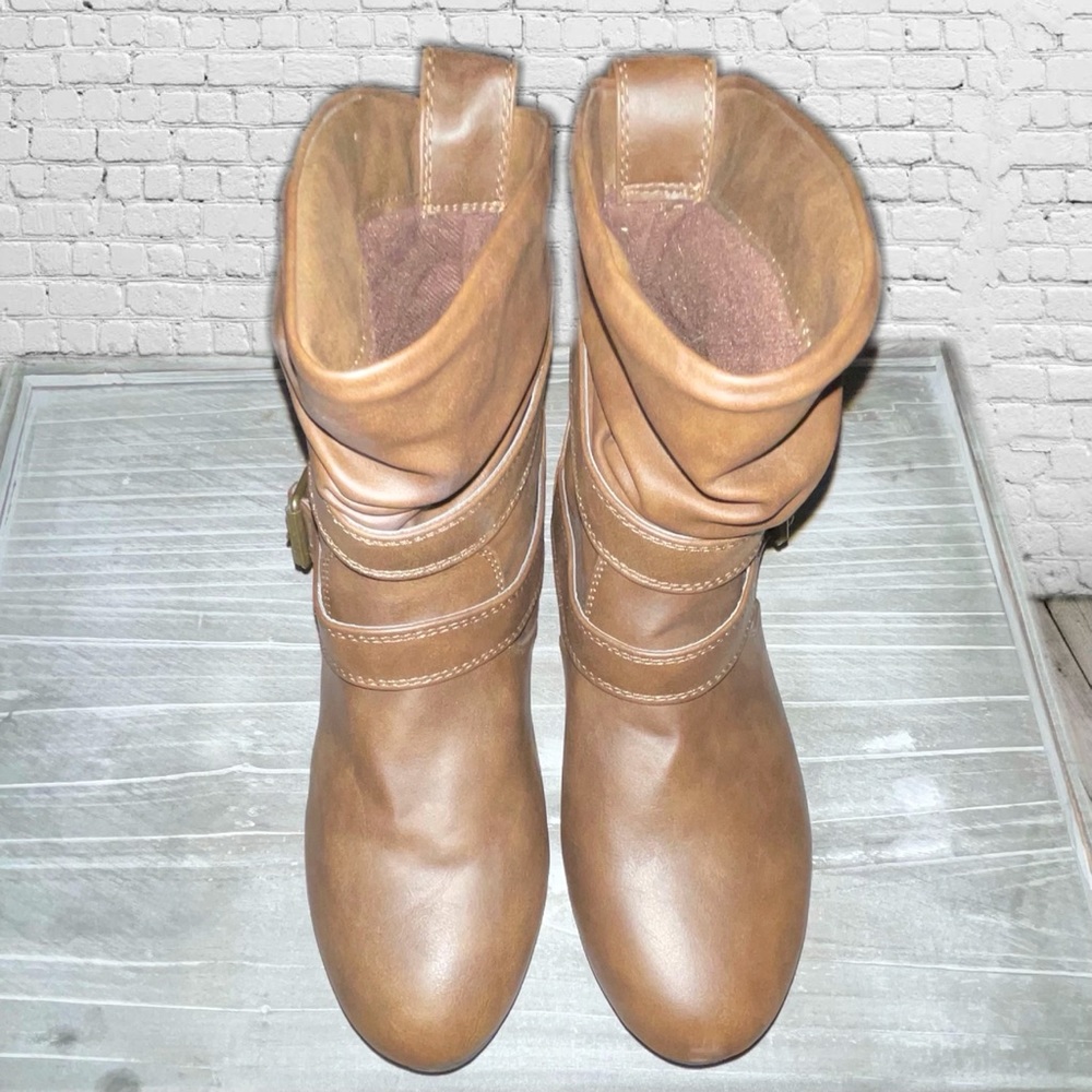 Boots - Picture 2 of 5